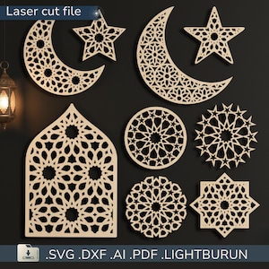 Peut inclure: Fichier de découpe laser de diverses formes en bois, dont des croissants de lune, des étoiles, une arche en dôme et des motifs circulaires avec des motifs géométriques complexes. Les formes sont brun clair sur fond sombre. Le texte en haut indique "Laser cut file".