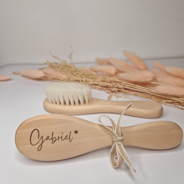 Brosse toute douce en laine et bois personnalisée adaptée aux cheveux de bébé, trousseau de naissance, cadeau de baptême, peigne assorti