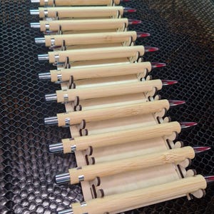 Gabarit 11 stylos Fichier découpe laser Téléchargement numérique SVG DXF AI Pdf LightBurn pour xTool, Ortur, Creality, Glowforge... pen jig