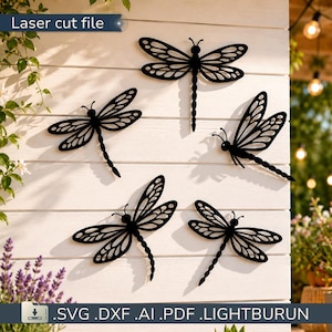 Puede incluir: Un conjunto de cinco siluetas de libélulas negras cortadas con láser con patrones de alas intrincados. El diseño incluye el texto Laser cut file y .SVG .DXF .AI .PDF .LIGHTBURN, indicando un archivo digital para máquinas.