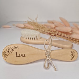 Brosse toute douce en laine et bois personnalisée adaptée aux cheveux de bébé, trousseau de naissance, cadeau de baptême, peigne assorti image 3