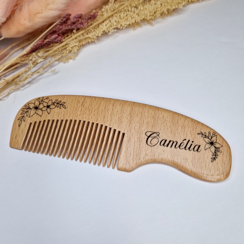 Brosse toute douce en laine et bois personnalisée adaptée aux cheveux de bébé, trousseau de naissance, cadeau de baptême, peigne assorti image 6