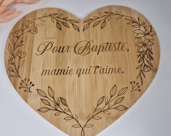 Grande Planche à découper ou de service forme Coeur personnalisée 31x27cm cadeau Saint Valentin, maman, mamie, fête des mères, anniversaire