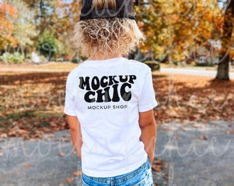 Kid Mockup, Kleinkind Rückseite des Shirt Mock-up, 5000b weißes TShirt Mock, Junge Shirt Foto, Gildan 5000 Lifestyle Mockup, POD Jugend Gildan Mocks