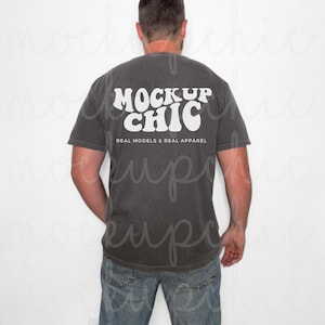 Pepper achterkant shirt herenmodel, comfortkleuren heren 1717 grijs T-shirtmodel, G185 lifestyle-model, echtgenoot broer vader echte persoon afbeelding