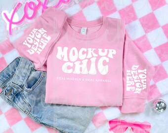 バレンタインデーのピンクのスウェットシャツ フラットレイ モックアップ、キッズ レトロ スリーブ フラットレイ モックアップ、ライト ピンクのラビット スキン 3317、ユース クルーネック フラットレイ