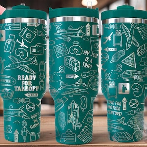 Envelope para copo de comissário de bordo SVG, arquivo de gravação a laser de 40 oz, design digital pronto para uso rotativo, presente de carreira SVG