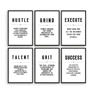 Puede incluir: Seis carteles imprimibles en blanco y negro con citas motivacionales. Los carteles presentan las palabras "Hustle", "Grind", "Execute", "Talent", "Grit" y "Success". Cada cartel tiene una definición de la palabra debajo.