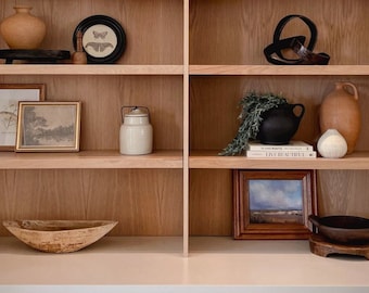 Transforme su llamada de Zoom, Google Meet y MS Teams con impresionantes fondos virtuales de estantes organizados, perfectos para entrevistas y trabajo remoto