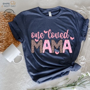 One Loved Mama, regalo del día de la madre, camisa del día de la madre, primer día de la madre, la mejor mamá, regalo para mamá, camisa divertida de mamá, camisa de vida de mamá