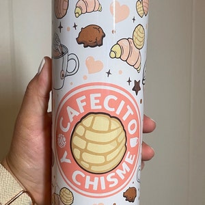 Kubek Cafecito y Chisme, kubek 20 uncji, kubek wąski