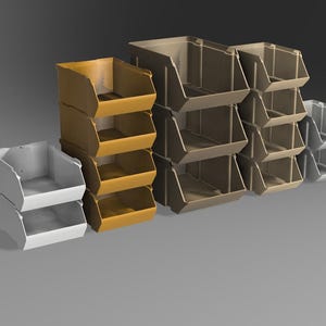 Peut inclure: Trois ensembles de bacs de rangement empilables, un ensemble est blanc, un ensemble est brun et un ensemble est jaune. Les bacs sont en plastique et ont une forme rectangulaire.