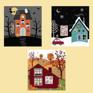 Pode incluir: Três ilustrações sazonais com casas: uma casa laranja de Halloween com um fantasma e abóbora, uma casa de inverno azul-petróleo com um carro vermelho e neve, e uma casa vermelha de outono com folhagem, abóboras e um esquilo.