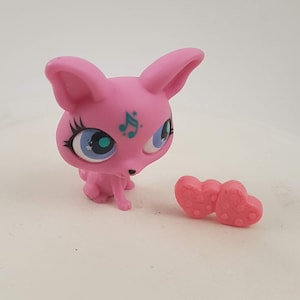 Littlest Pet Shop #2867 Blind Bag Musical Note Pink Teacup Chihuahua Dog