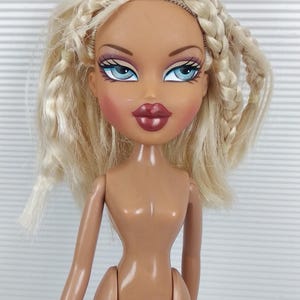 Bratz Doll Cloe Bratz Doll Hot Summer Dayz Cloe Rare Authentic MGA Collectible or For Repaint Or Other Projects