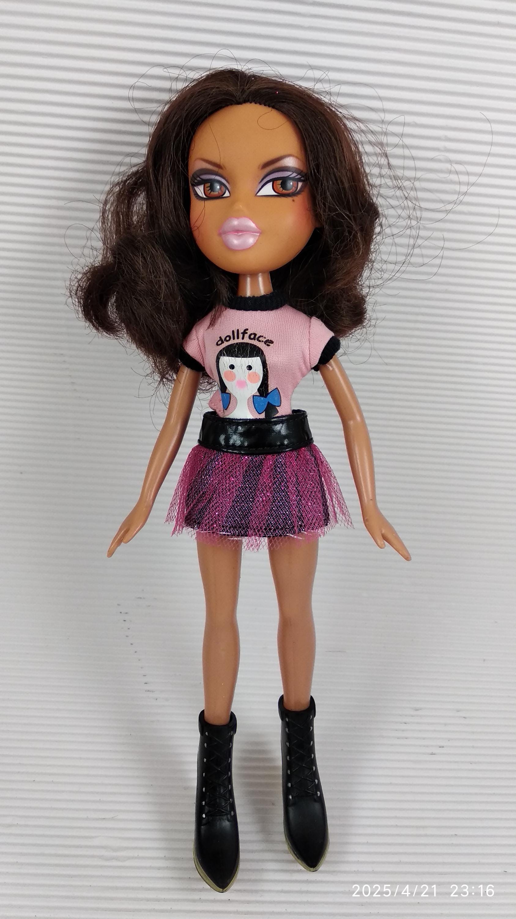 ブラッツBratzドール★カーキトップス＆ピンクスカートサンダル込 Bratz Doll Authentic MGA Yasmin Collectible or for Repaint or
