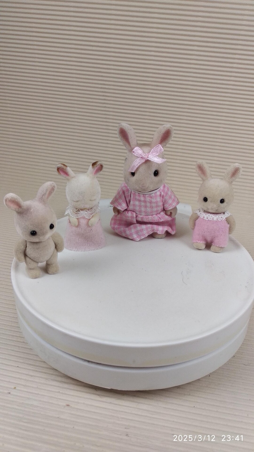 Periwinkle Rabbit Sylvanian Families Periwinkle Milk Rabbit Family Mother and Three ...
