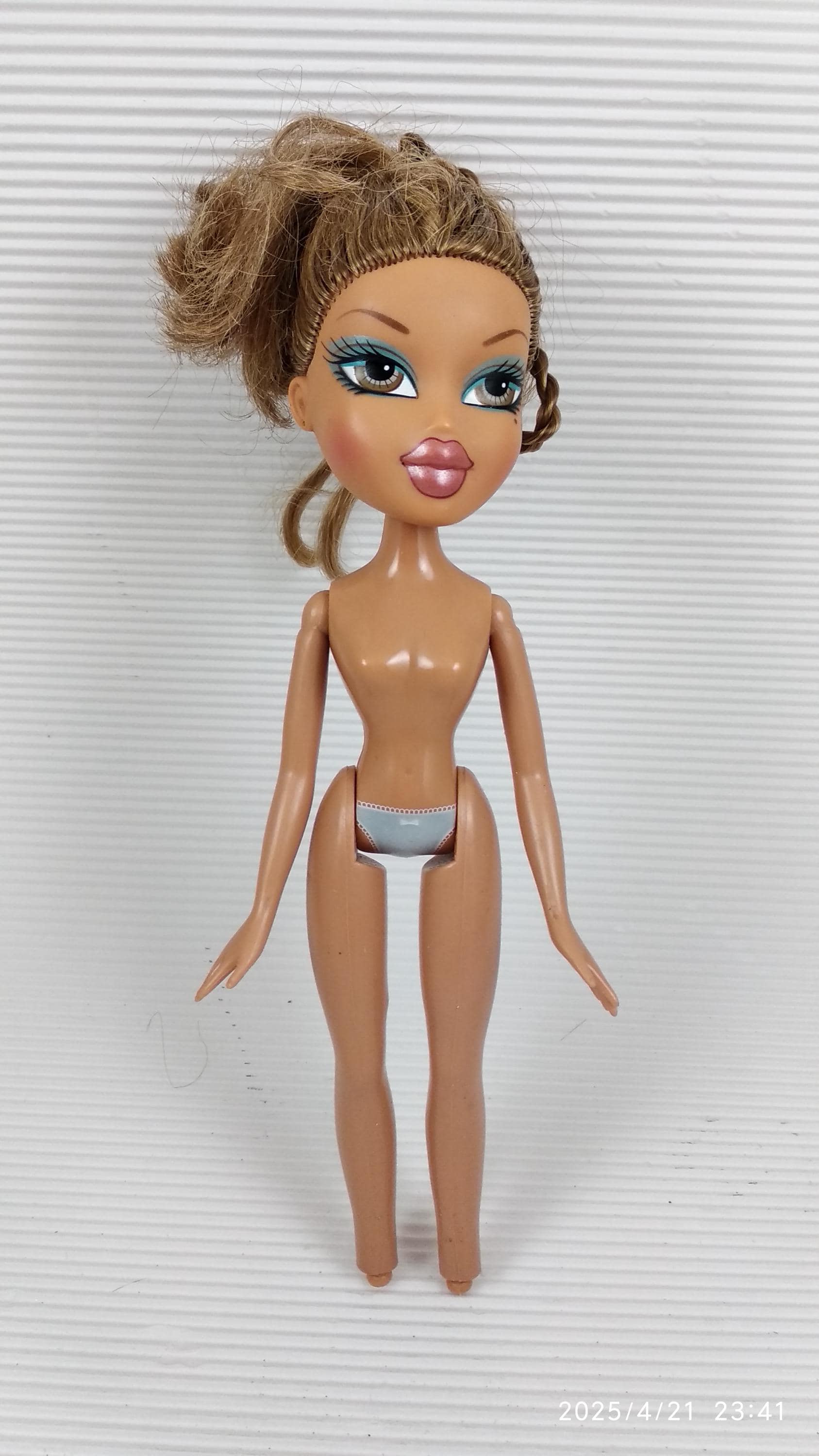ブラッツ人形：本物のMGAヤスミン - コレクターズアイテムまたは再塗装