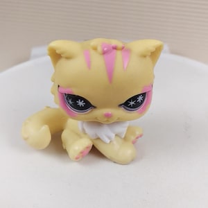 Littlest Pet Shop LPS #878 Yellow Persian Cat Kitty Purple Eyes