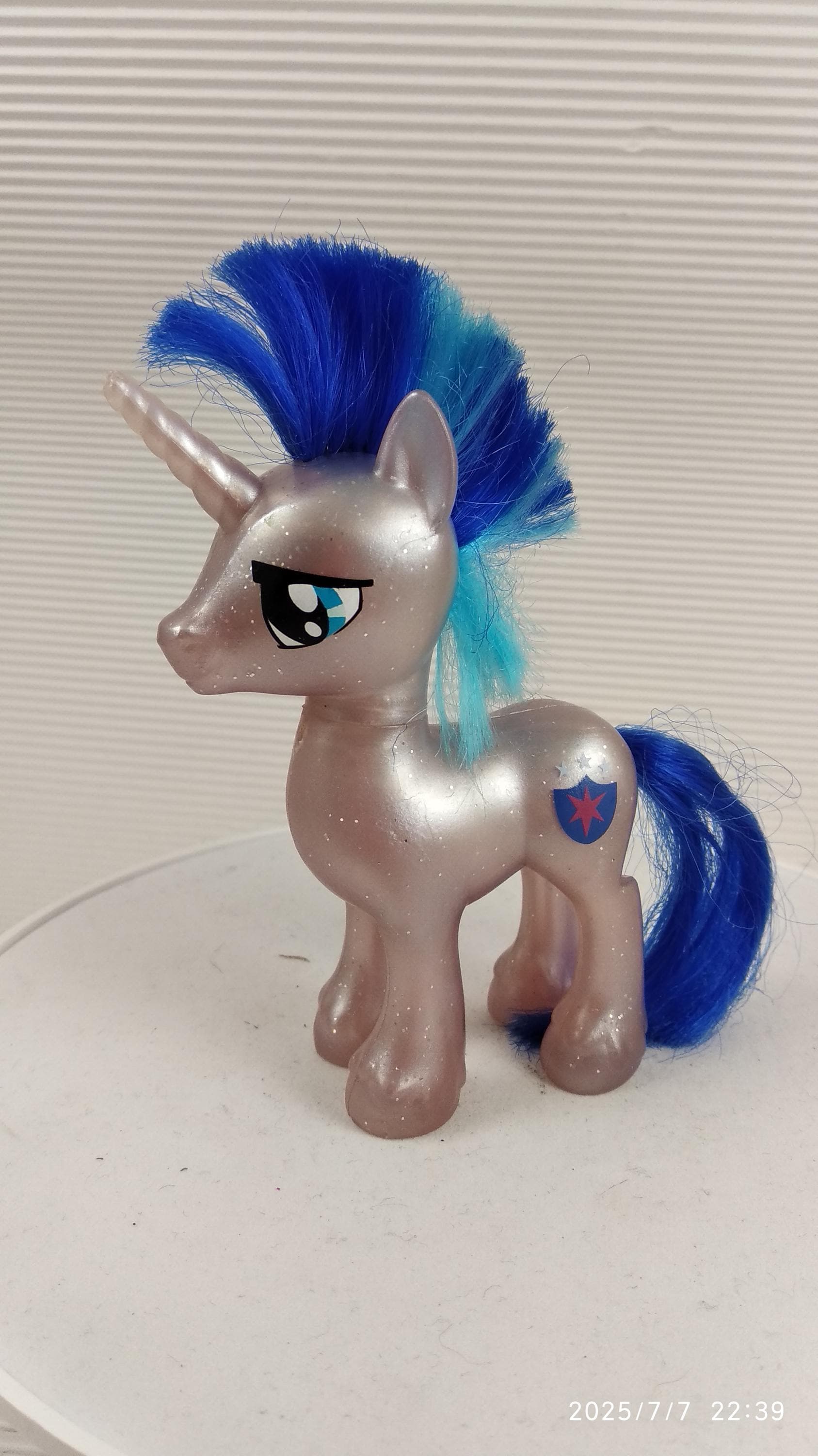 ロイヤルポニー マイリトルポニー ぬいぐるみ シャイニングアーマー Amazon.co.jp: FUNKO マイリトルポニー Shining Armor Vinyl