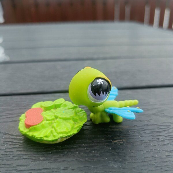 LPS Littlest Pet Shop #598 Green Dragonfly Blue Wings Insect Star Eyes