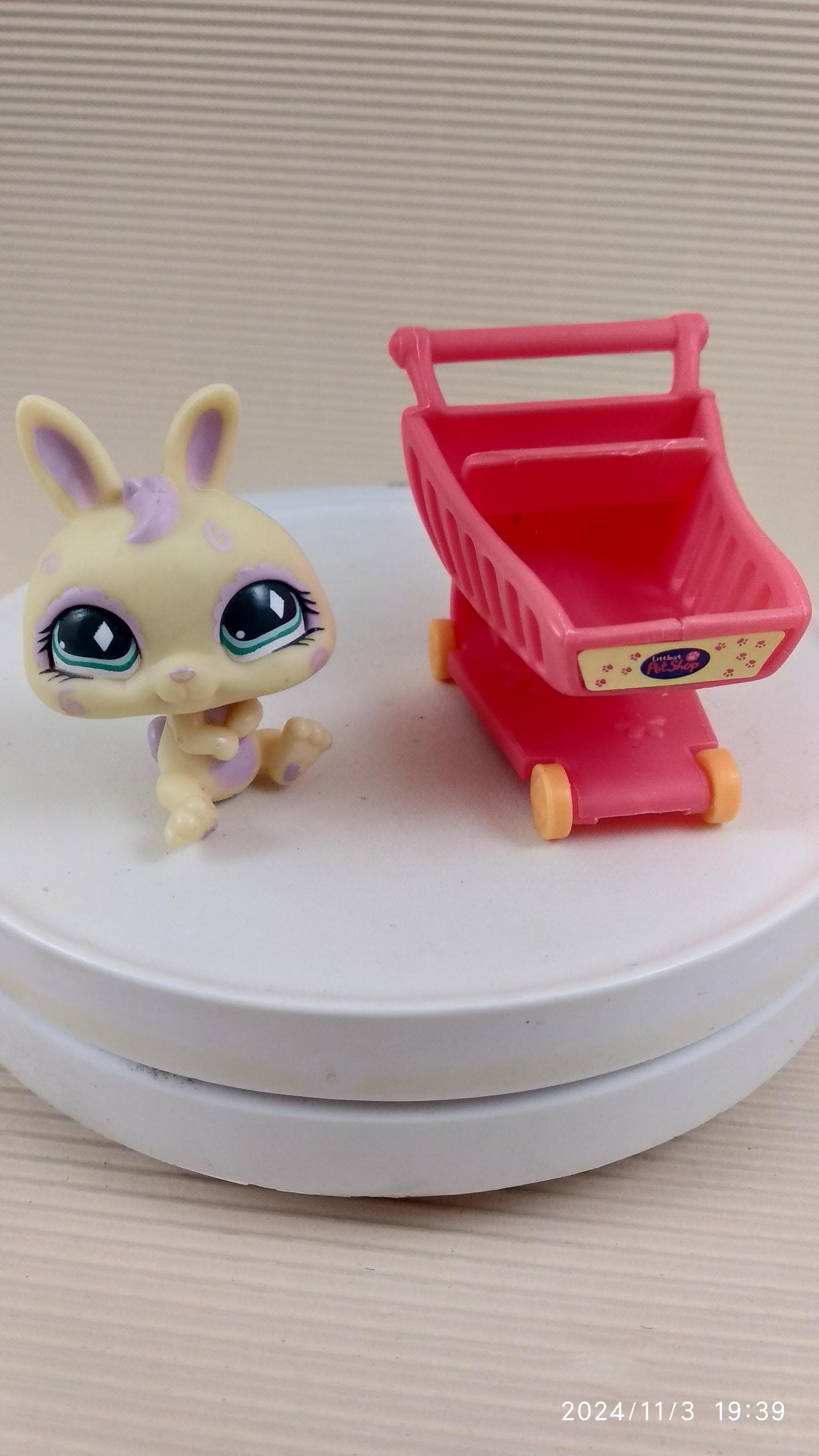 リトルペットショップ LPS #471 黄色の座ったウサギ グリーン