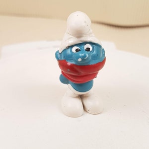 Vintage Smurfs #20004 Shiver Smurf w/Red Scarf PVC Toy Figure 1969 Peyo Schleich