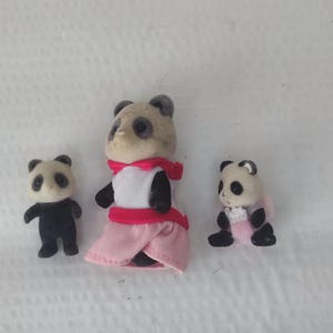 Calico Critters Wilder Panda Family of 3, Sylvanian Family