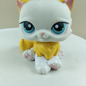 LPS Littlest Pet Shop 207 Persian Cat Orange and White Blue Dot Eyes Hasbro