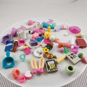 Puede incluir: Un juego de tres tazas de cer&aacute;mica con un acabado mate moteado. Las tazas son de color crema, gris claro y gris oscuro. Cada taza tiene un dise&ntilde;o simple y minimalista, ideal para caf&eacute; o t&eacute;.