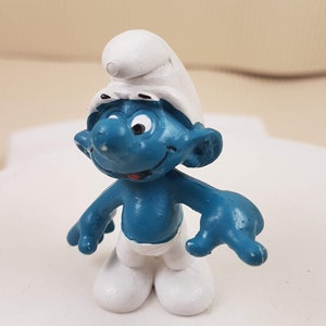 Vintage Pointing Smurf Figure  PVC Toy  1979