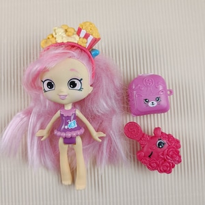 Vintage shopkins toys set- one doll with accessories
