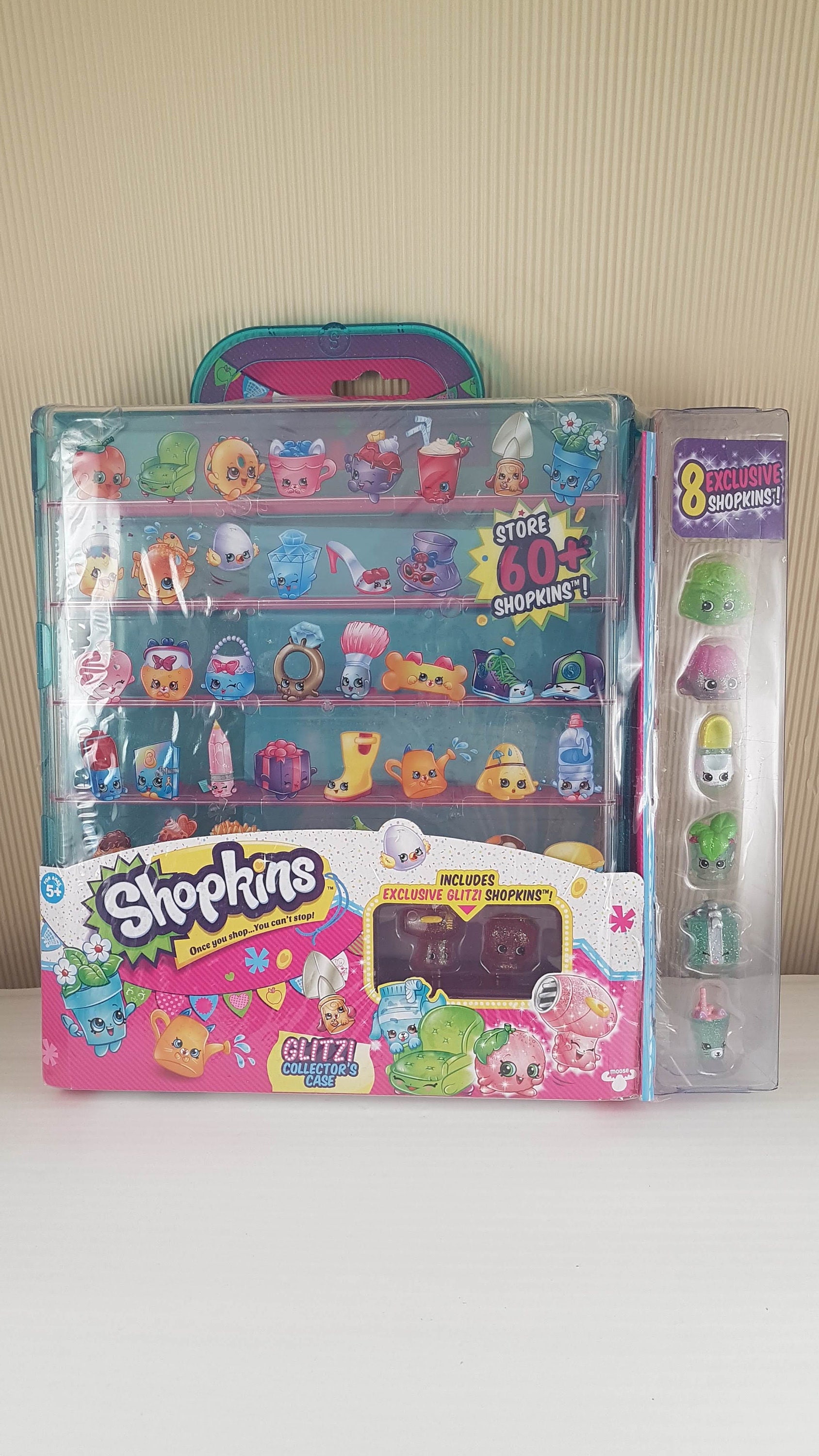 Shopkins Season 4 Glitter Collector Case With 8 Exclusive 