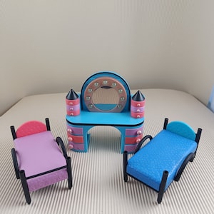 MGA Dollhouse Furniture Vanity Step Drawers and two beds - Pre-owned, Surprise