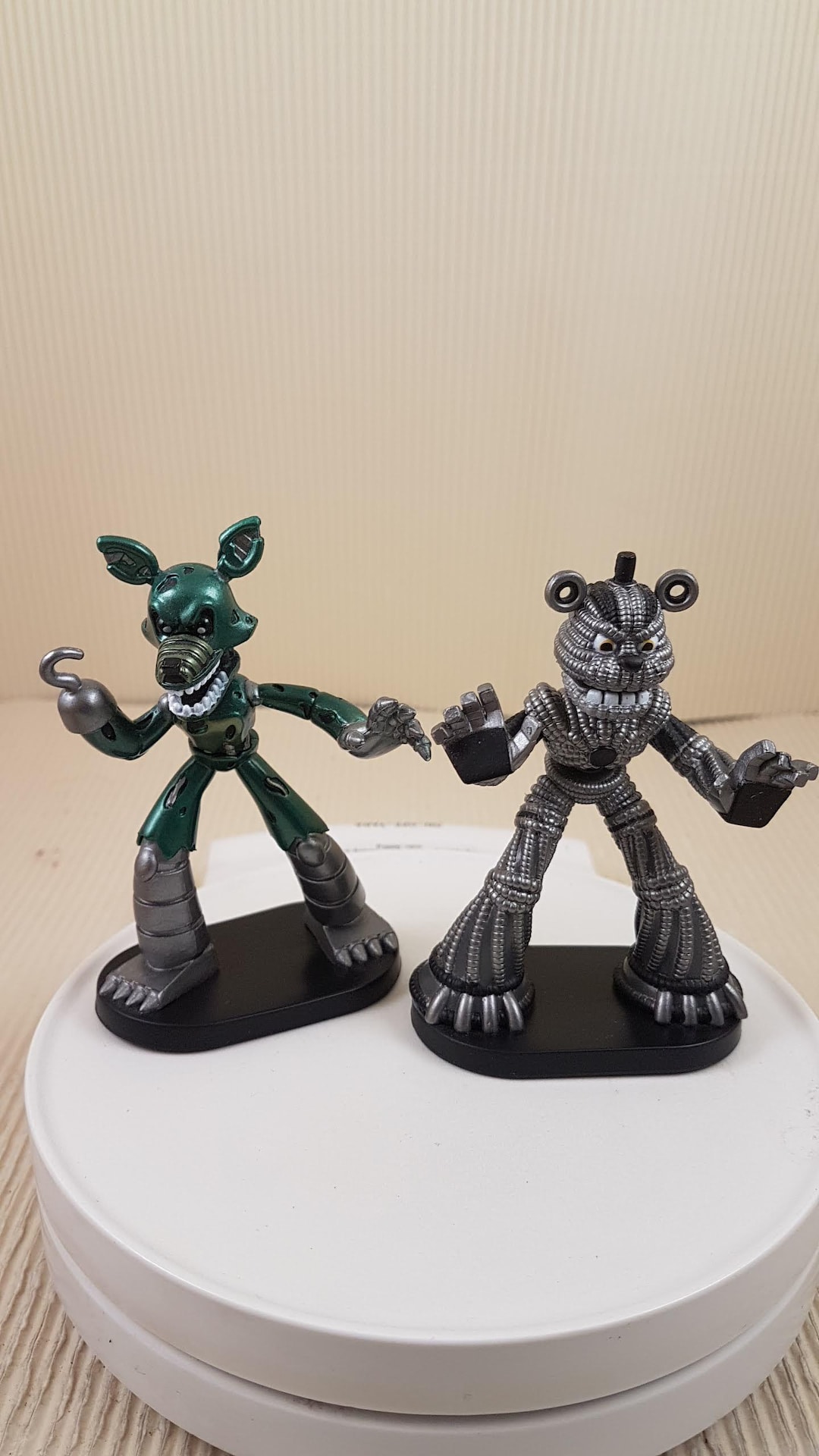 Funko Heroworld Five Nights at Freddy's Phantom Foxy,yenndo Action