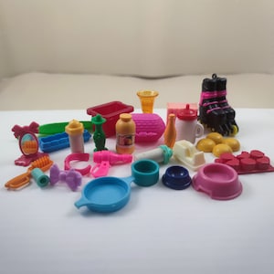Vintage doll&#39;s Barbie kitchen accessories- plates,cups,bottles,dollhouse