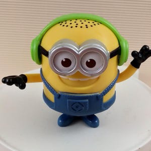 Vintage Despicable Me Minions: McDonalds Minion Happy Meal Kids Toy