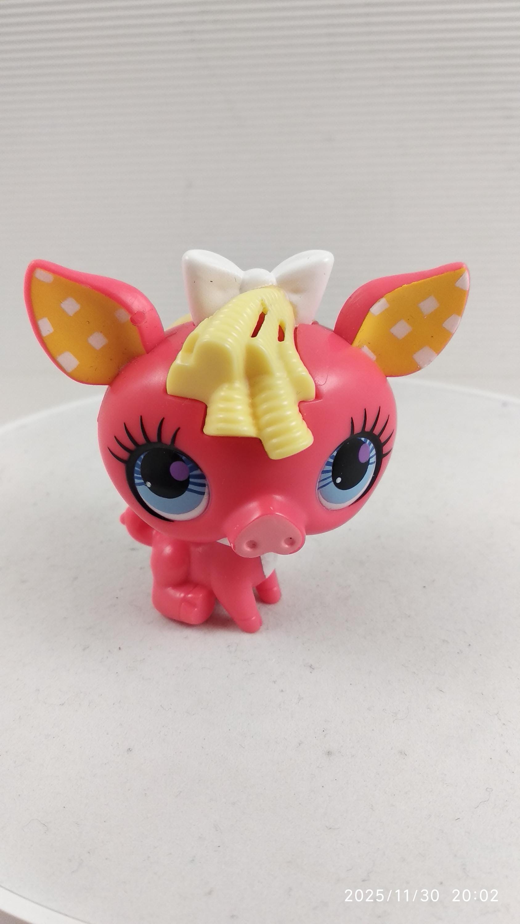 Littlest Pet Shop # 3082 Sweet Snackin' Pets Pig Magic Motion