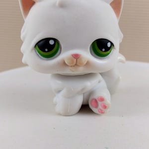 Littlest Pet Shop White Persian Kitty Cat Green Eyes #15 LPS Kitten 2004 g4