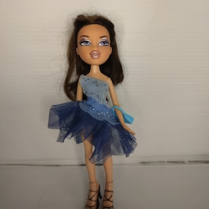 ブラッツ人形　クロエ Amazon.co.jp: Bratz ブラッツ Hello My Name Is Doll - Cloe