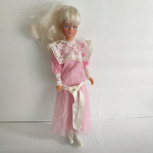 Vintage Sindy old stylish doll blond hair