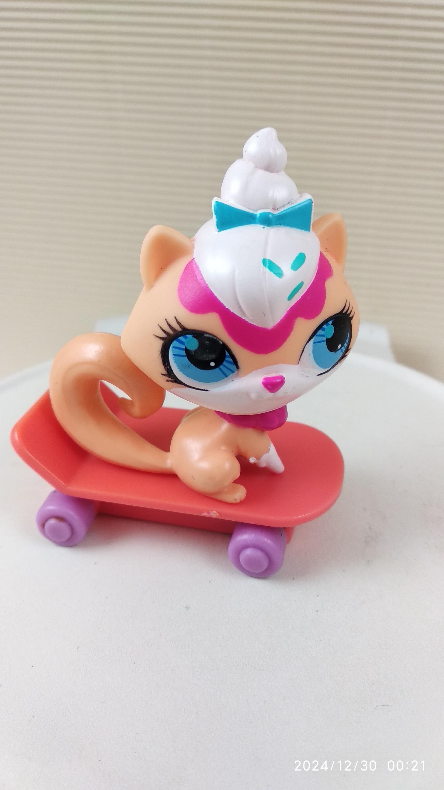 Authentic LPS Littlest Pet Shop Sweet Delights Cat #3077 Peach Orange Blue Eyes