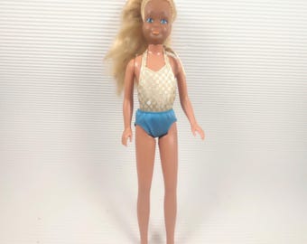 Ancienne poupée élégante Barbie Skipper