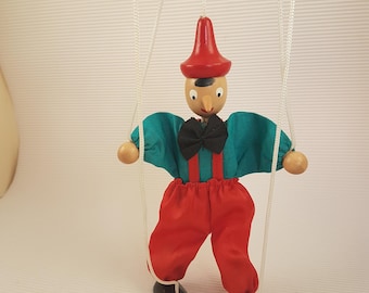 ヴィンテージ ピノキオ マリオネット：サテンの衣装をまとった