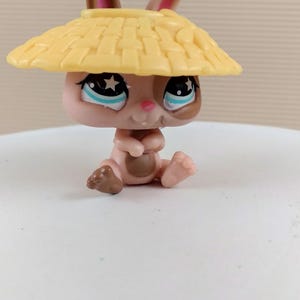 LPS Adorable Rabbit #827 Authentic Littlest Pet Shop Hasbro Collector Toys