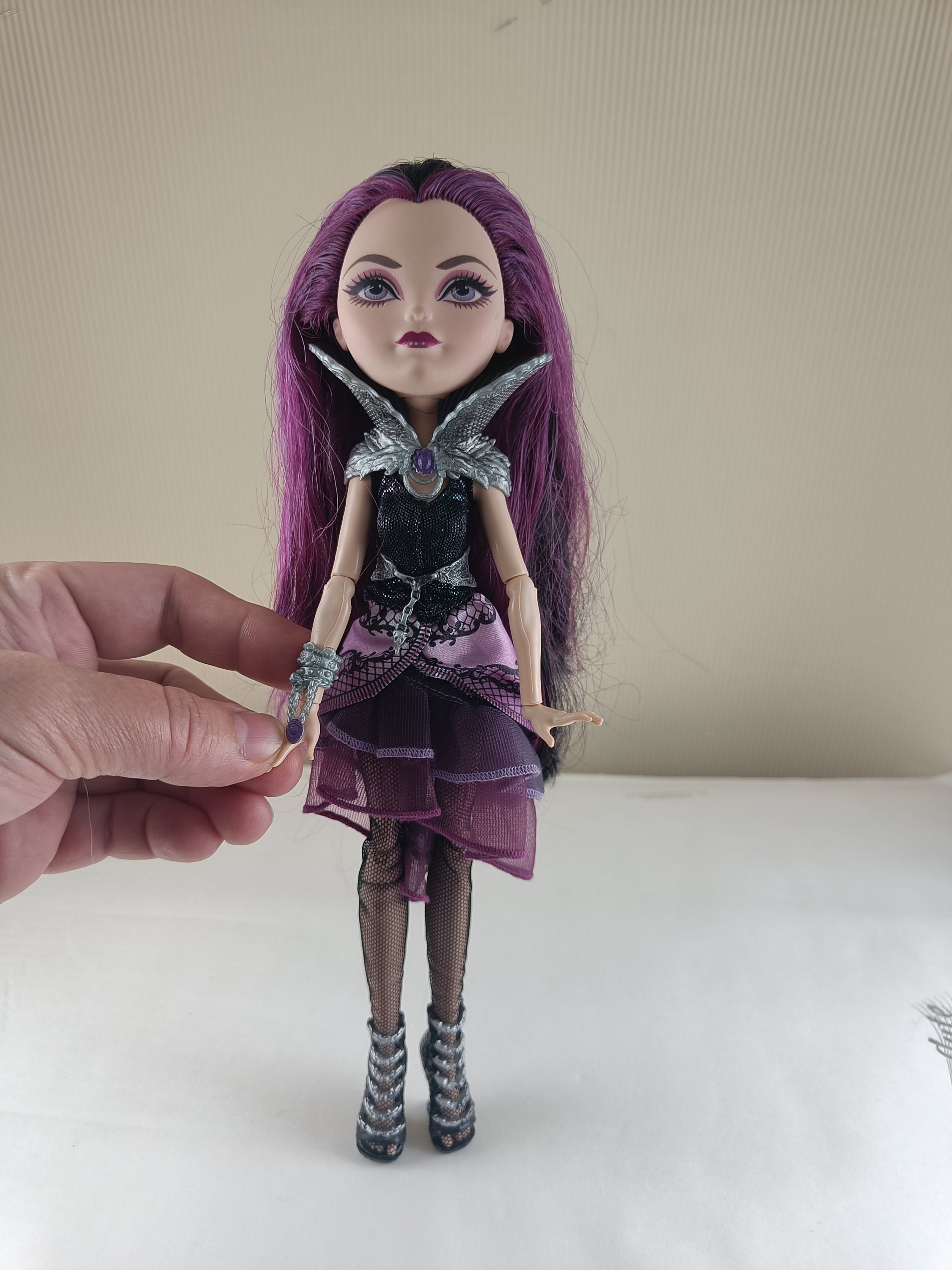 Boneca Ever After High Thronecoming Series RAVEN QUEEN