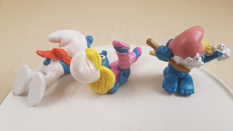 Schleich Flying Smurf with red scarf, Smurfs 20183 Aerobic Smurfette, 20448'Smurf Baby Bathing, Peyo Figurine image 5