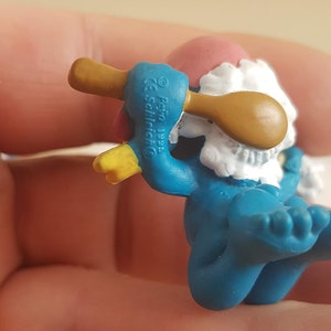 Schleich Flying Smurf with red scarf, Smurfs 20183 Aerobic Smurfette, 20448'Smurf Baby Bathing, Peyo Figurine image 7