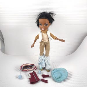 Rare Bratz Doll Winter Wintertime Wonderland Sasha with shoes and clothes 2001