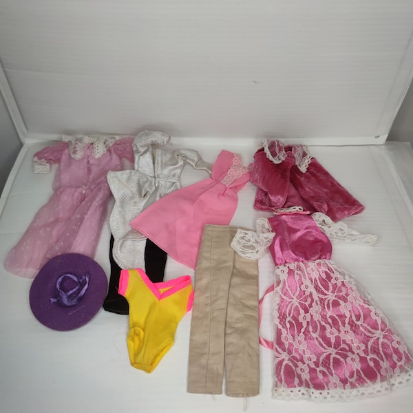 Vintage doll's Barbie clothing pack